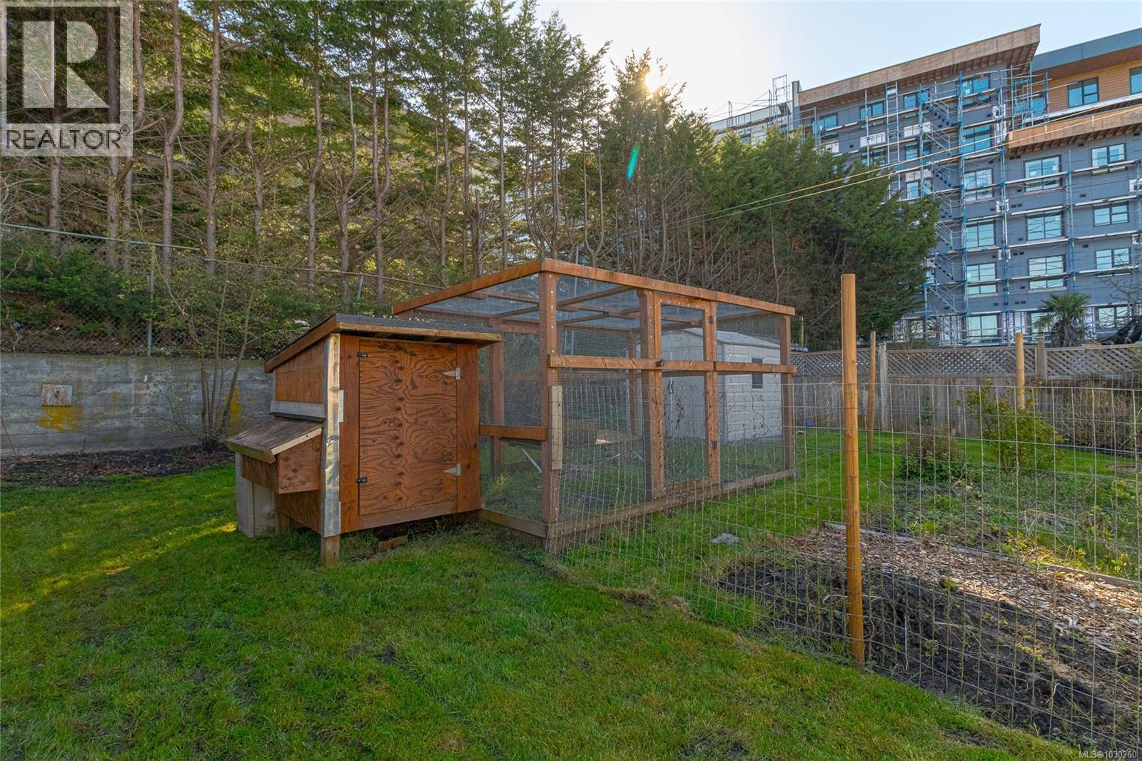 815 OLD ESQUIMALT RD - 26