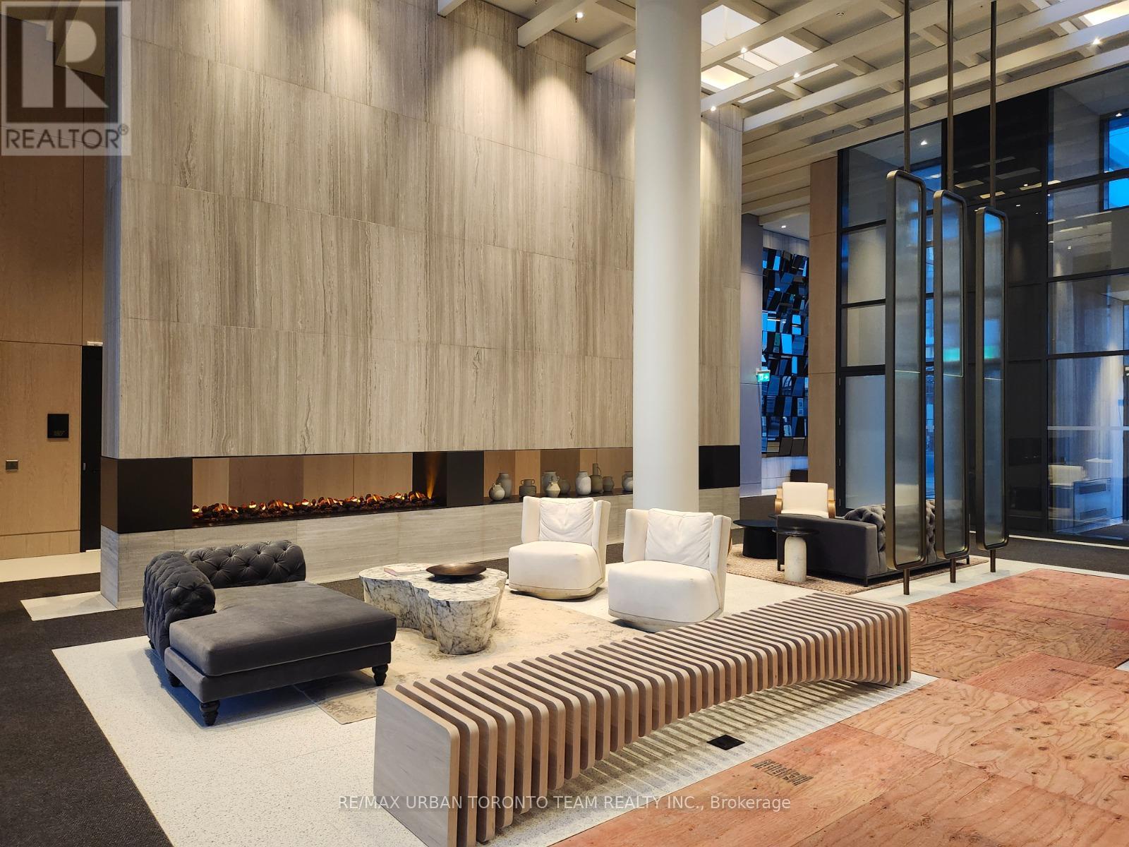 712 - 195 COMMERCE STREET