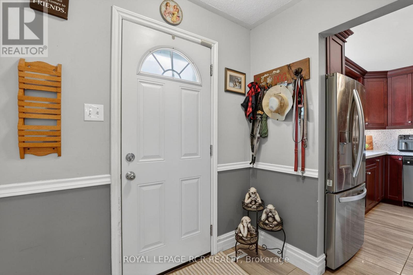#12 2825 GANANOQUE DRIVE - 5