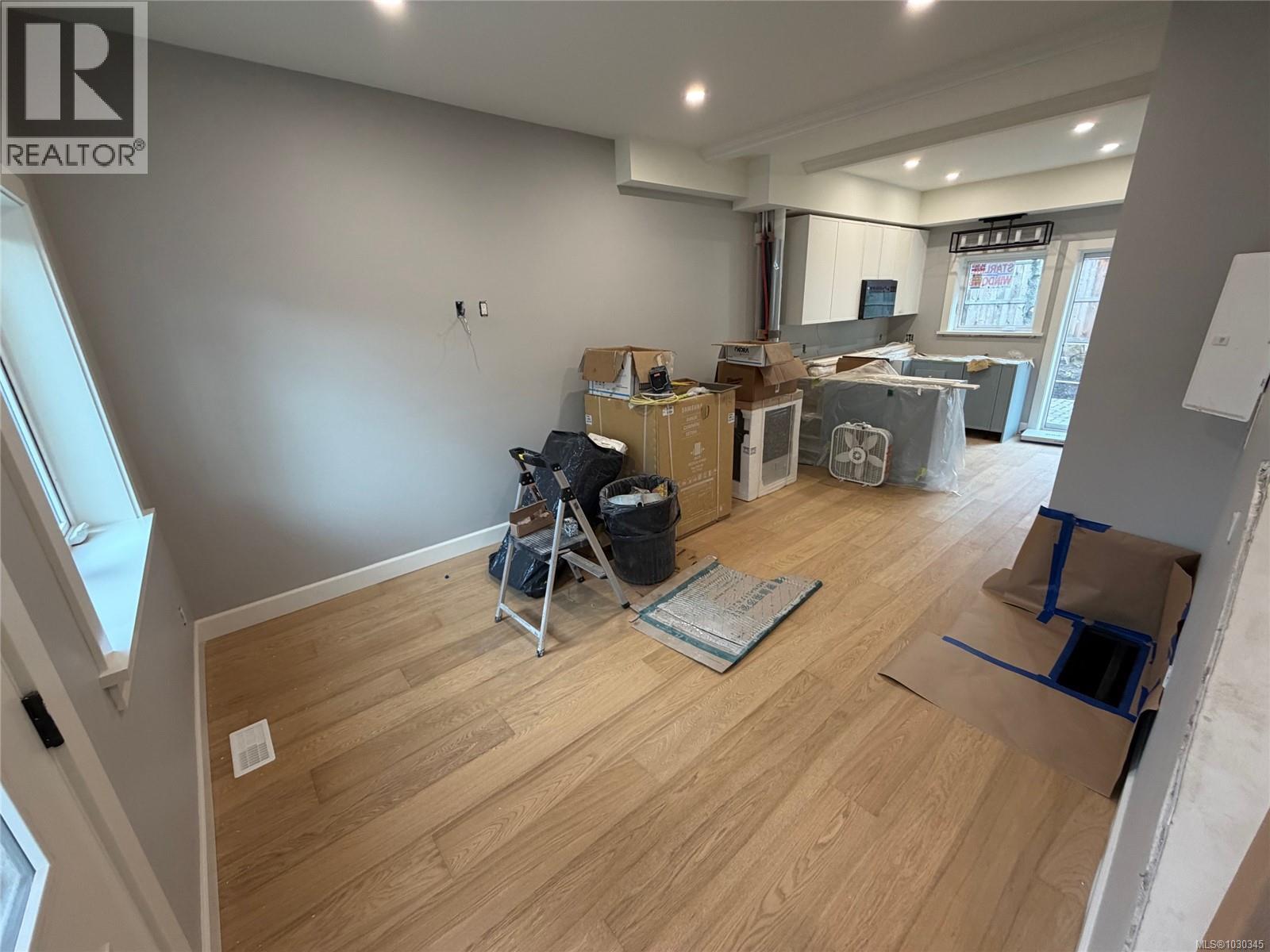 #2 1048 CLARKE RD - 4