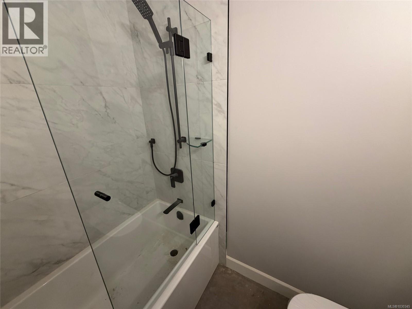 #2 1048 CLARKE RD - 5