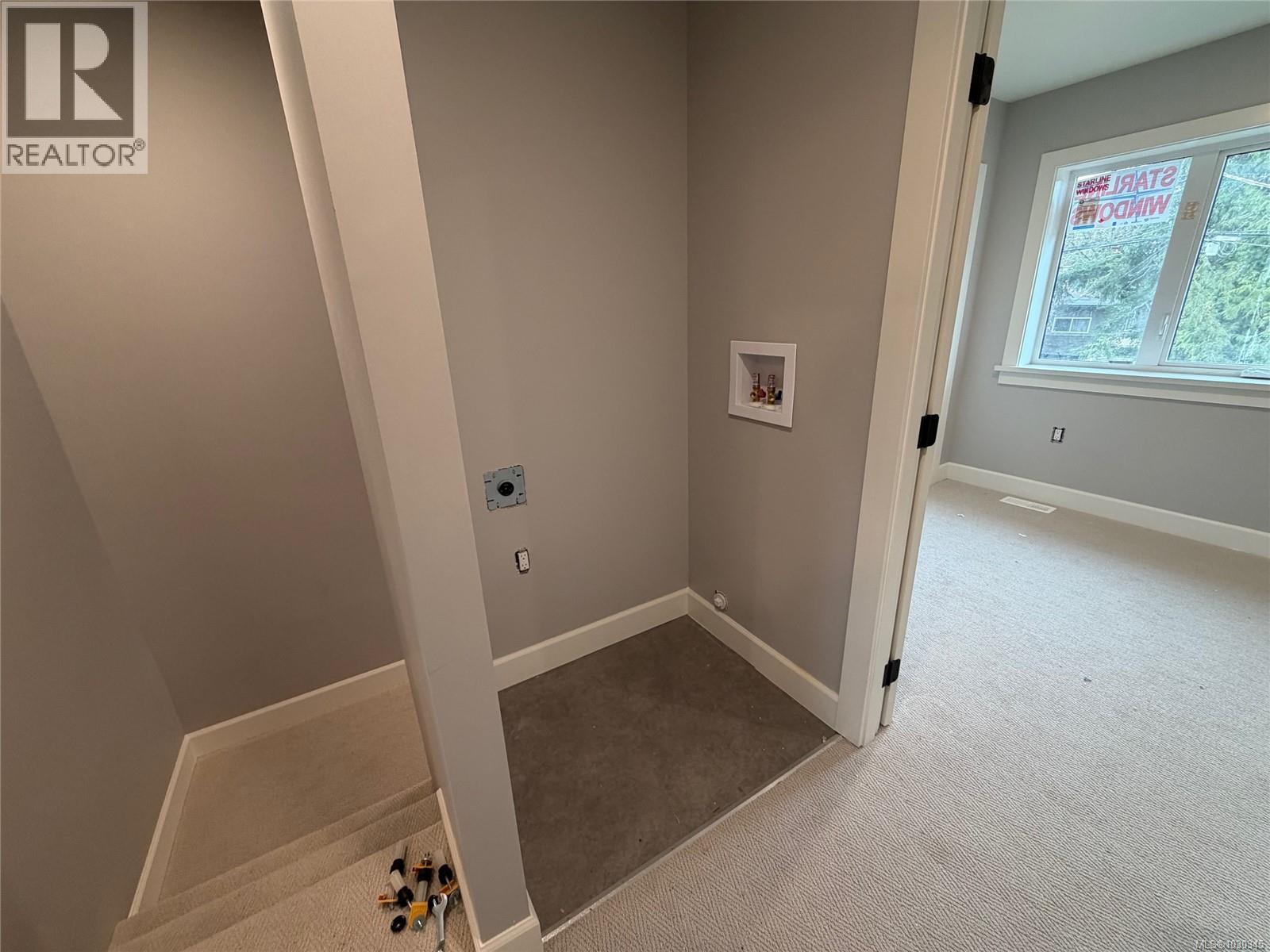 #2 1048 CLARKE RD - 8