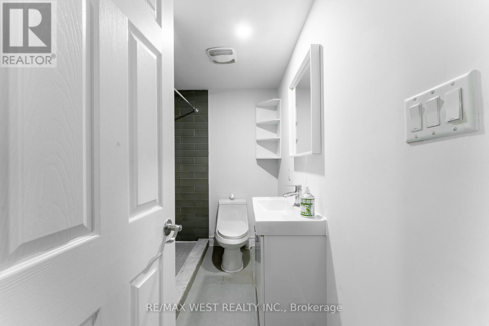 721 ACADIA DRIVE - 26