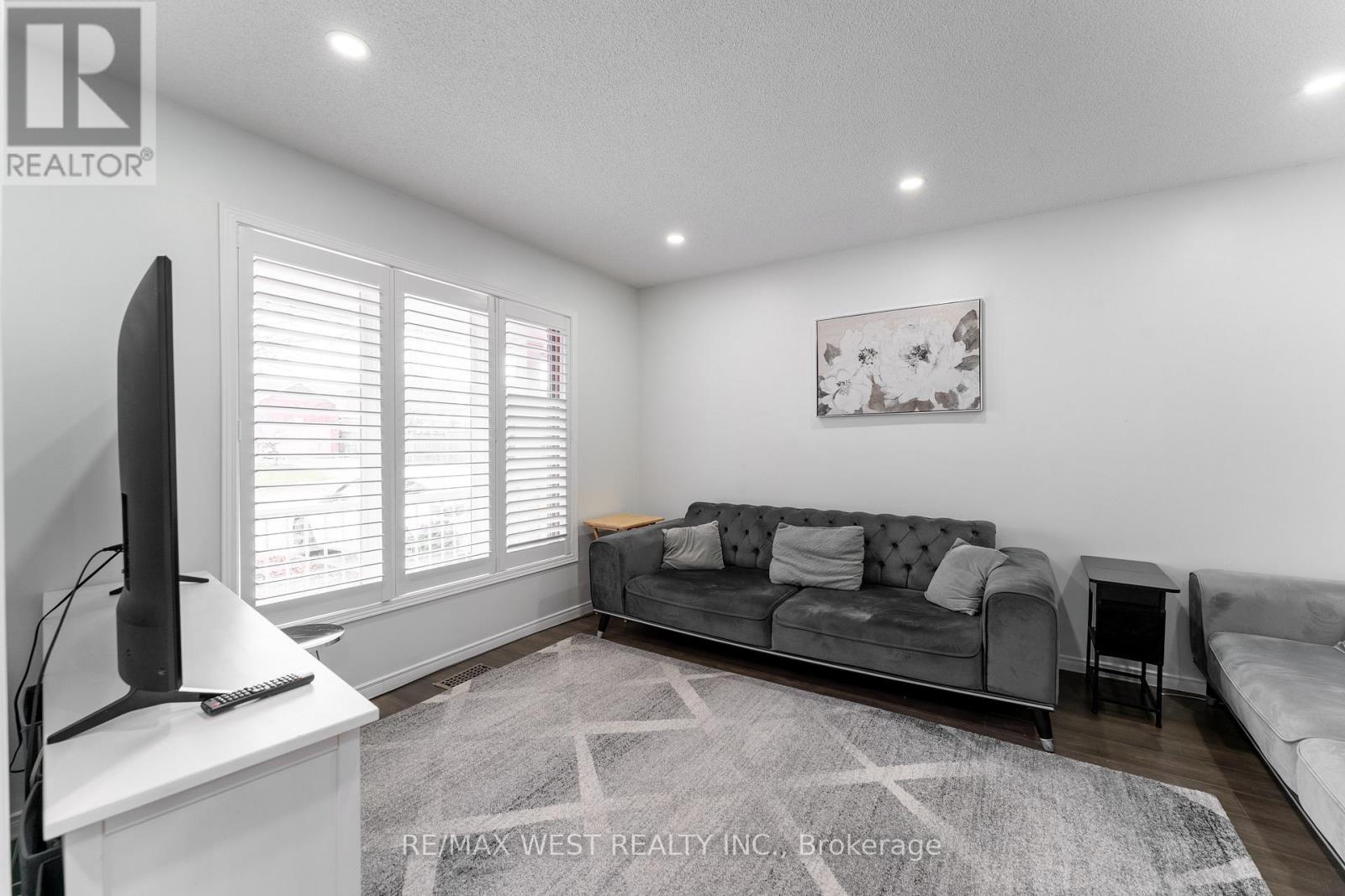 721 ACADIA DRIVE - 6