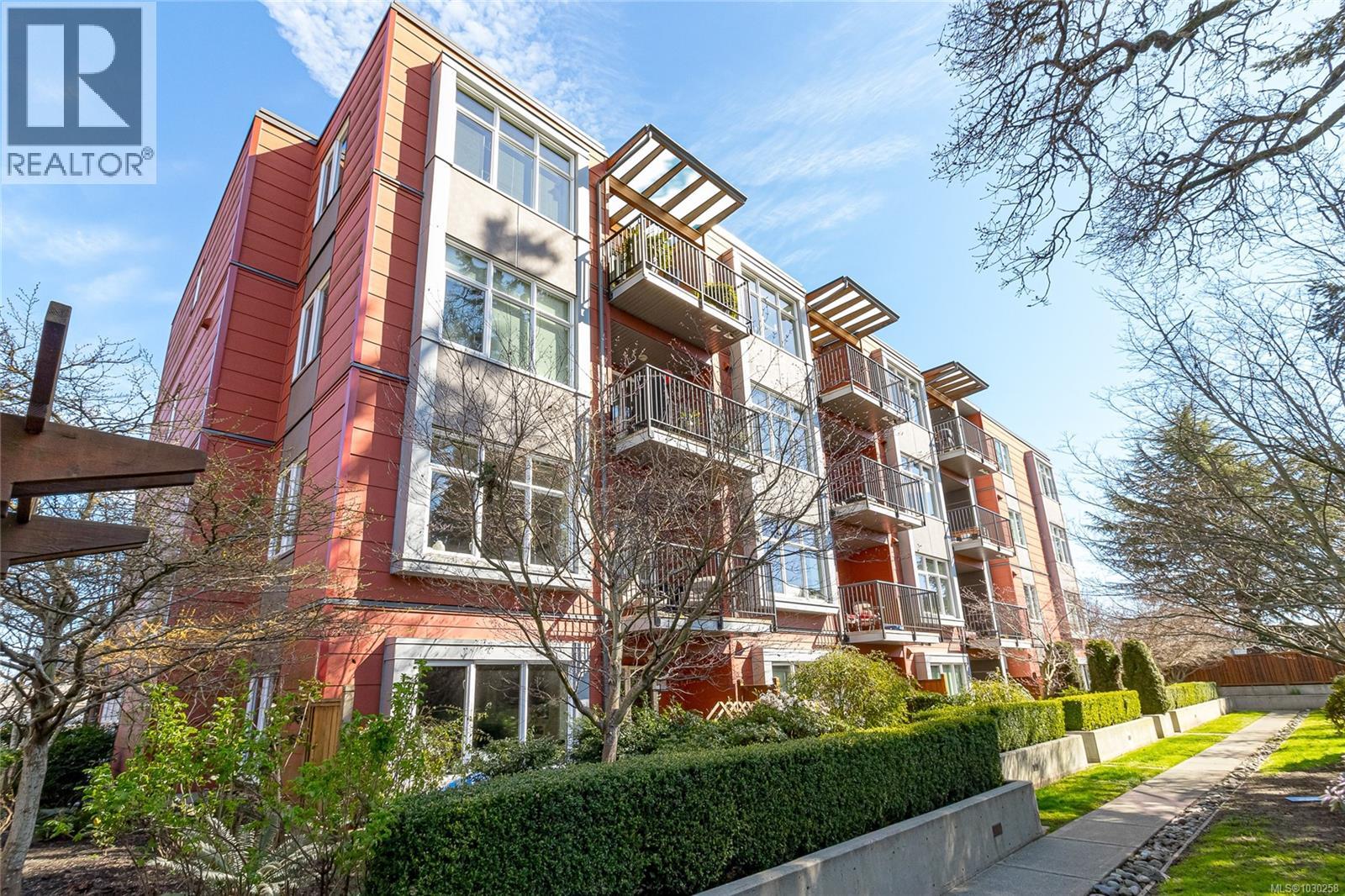 201 4030 Borden Street, Saanich