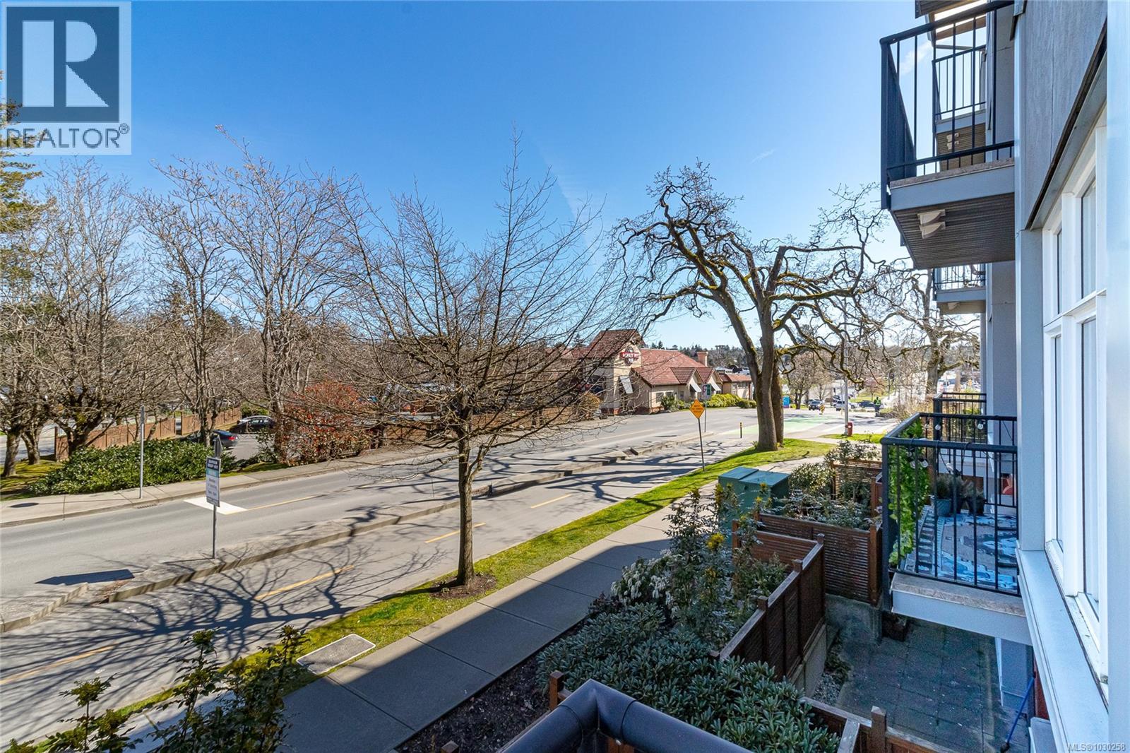 201 4030 Borden Street, Saanich