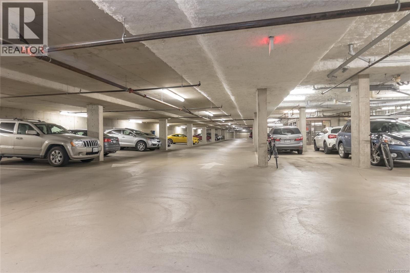 201 4030 Borden Street, Saanich