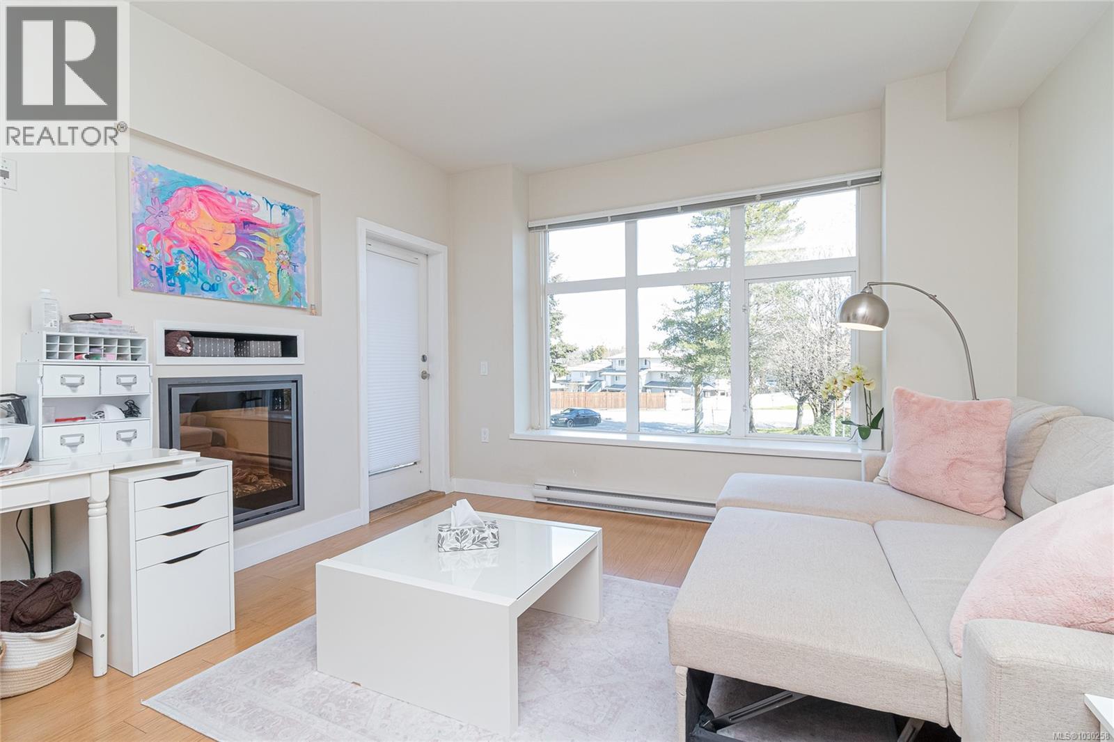 201 4030 Borden Street, Saanich