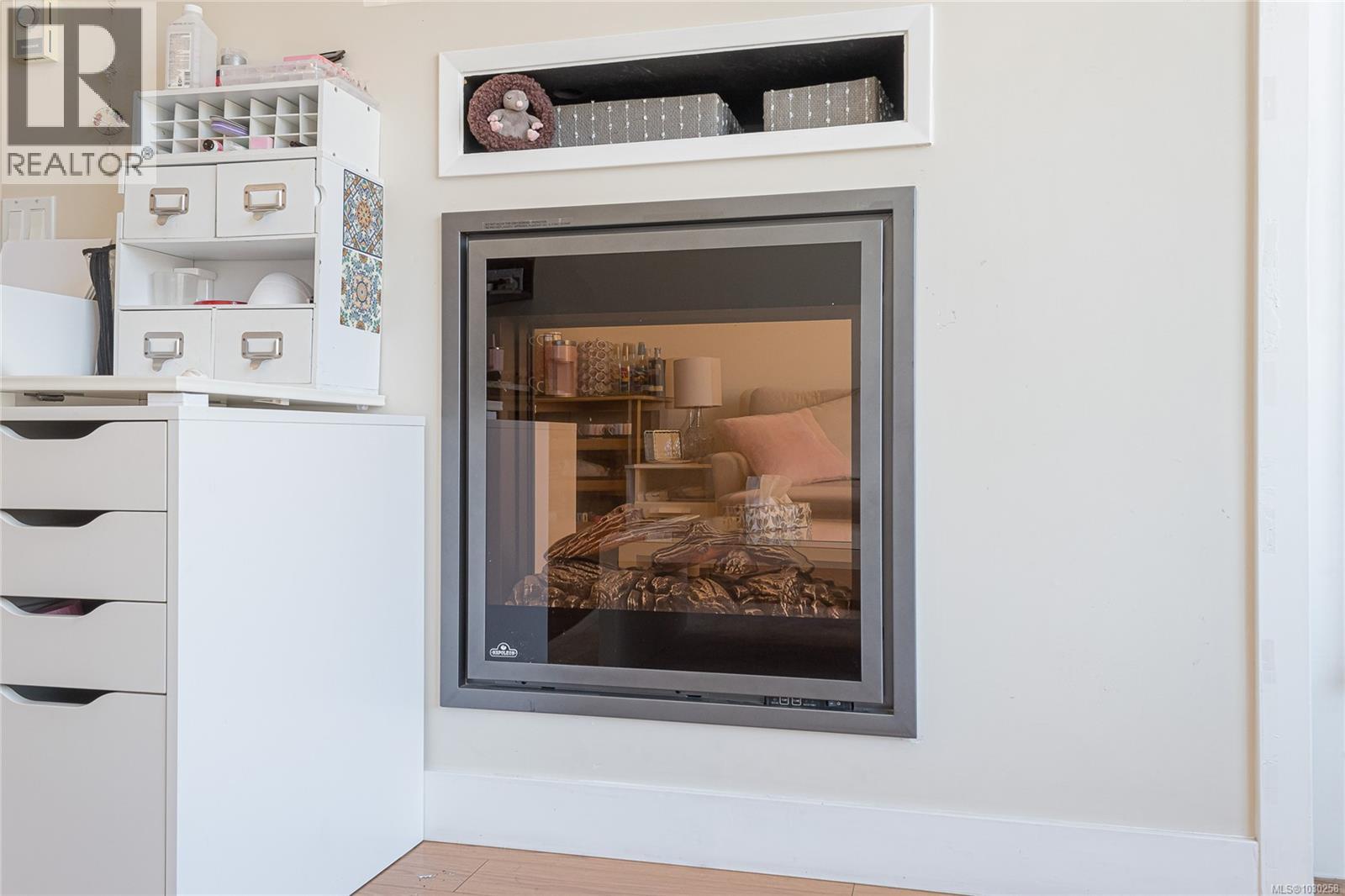 201 4030 Borden Street, Saanich