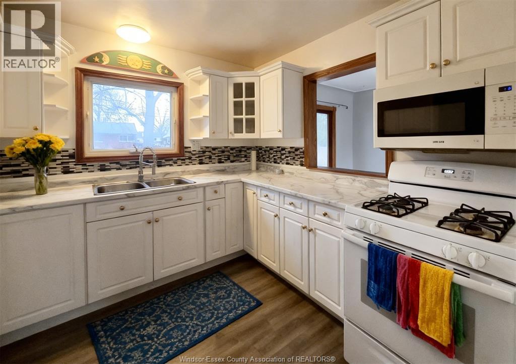 3672 MORRIS DRIVE - 12