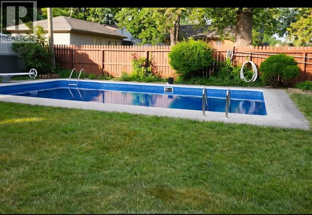 3672 MORRIS DRIVE - 4