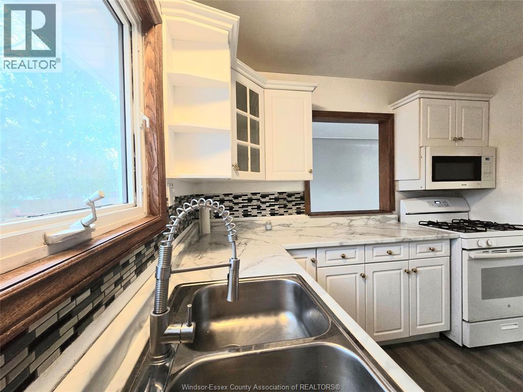 3672 MORRIS DRIVE - 5