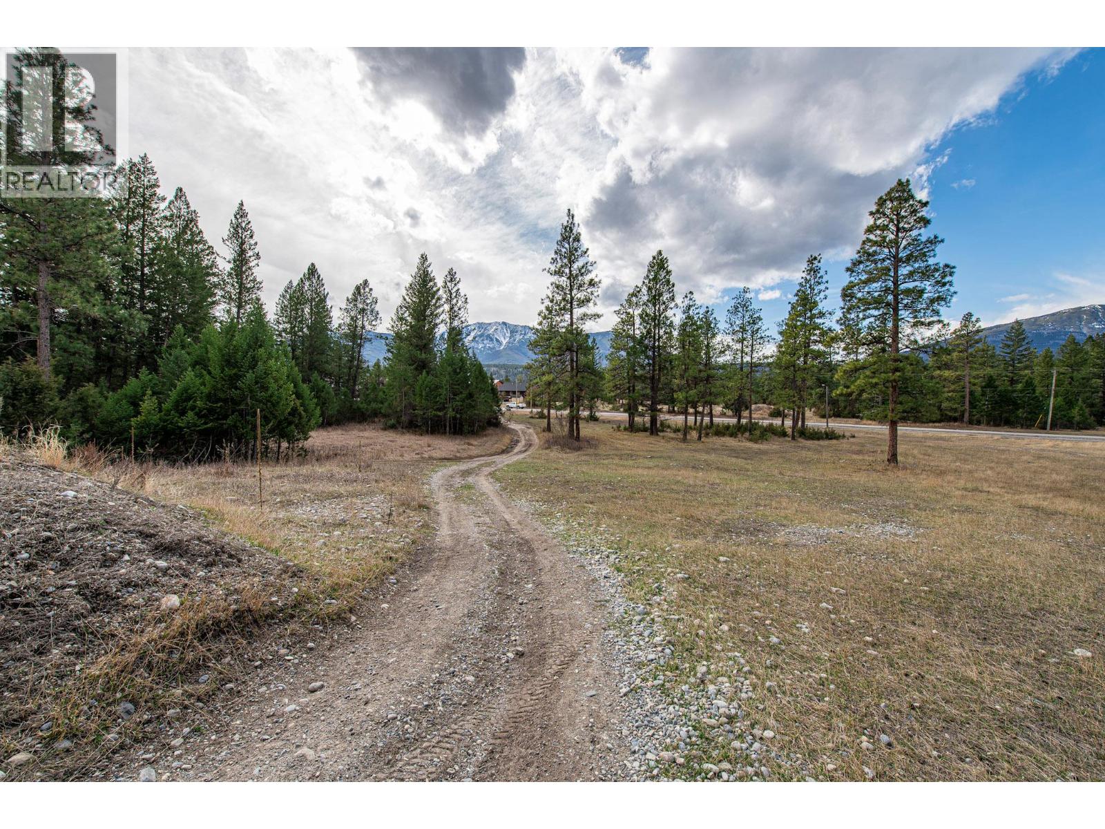 8850 GRAINGER Road, Canal Flats