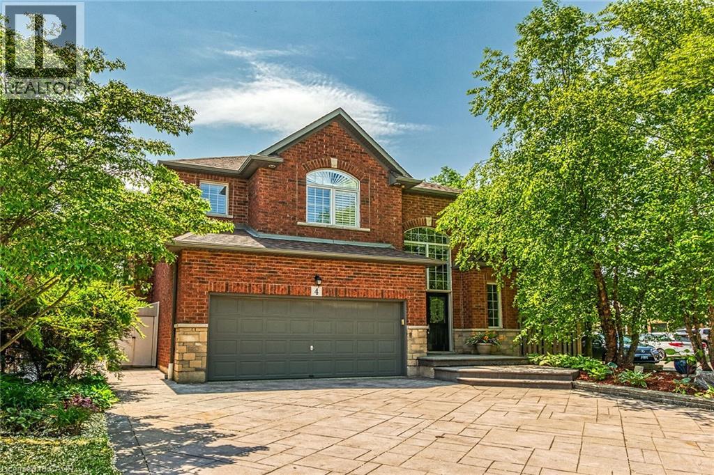 4 MOONSTONE Court