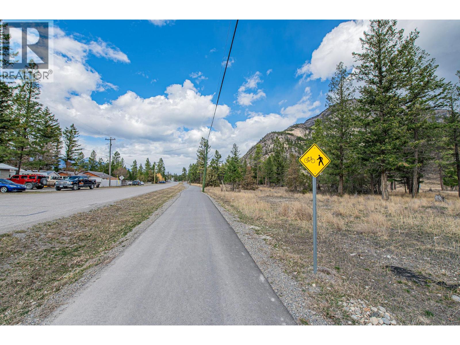 8850 GRAINGER Road, Canal Flats