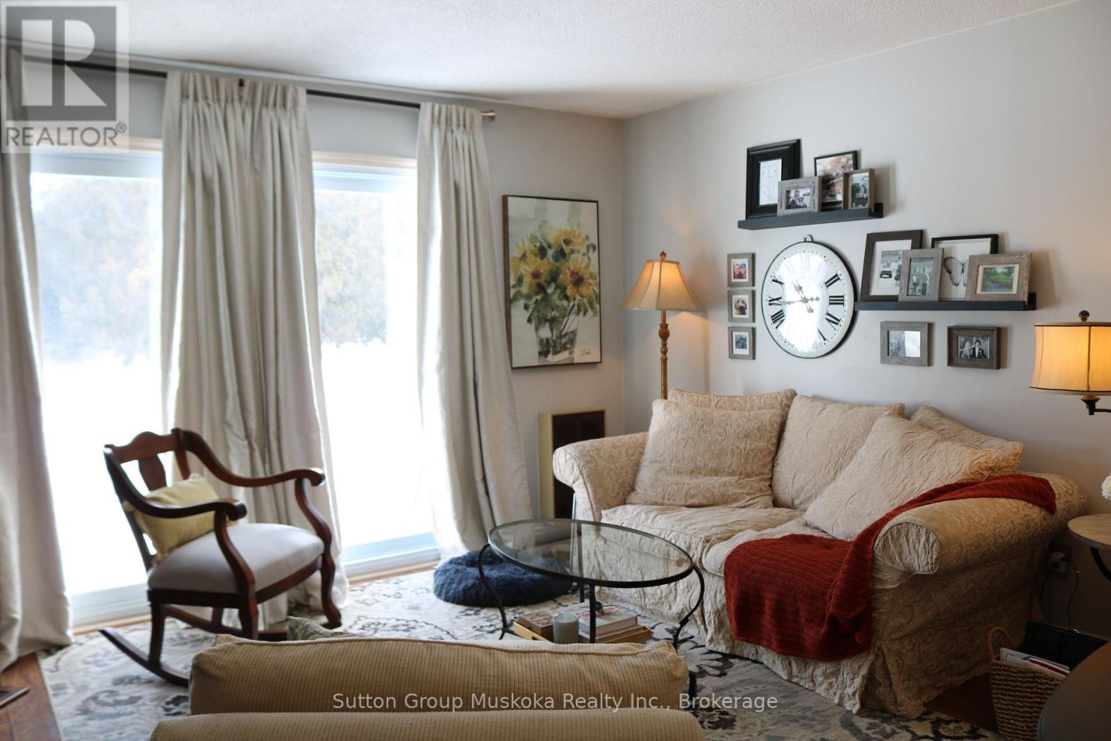 4 - 81 LAGUNA PARKWAY