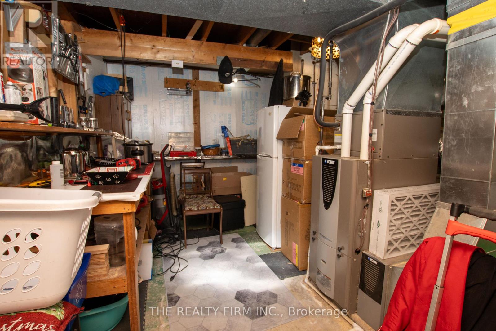 80 PRINCESS STREET W Property Photo