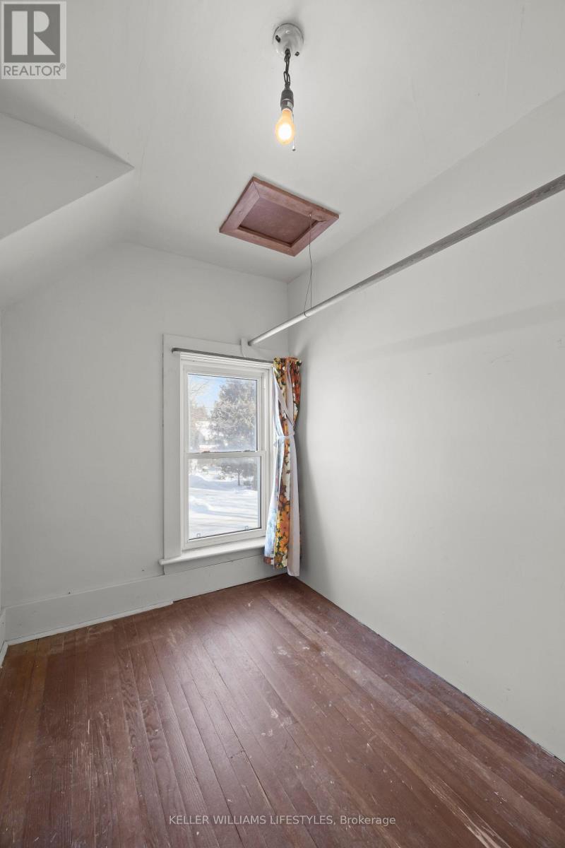 136 QUEEN STREET, North Middlesex (Ailsa Craig), Ontario