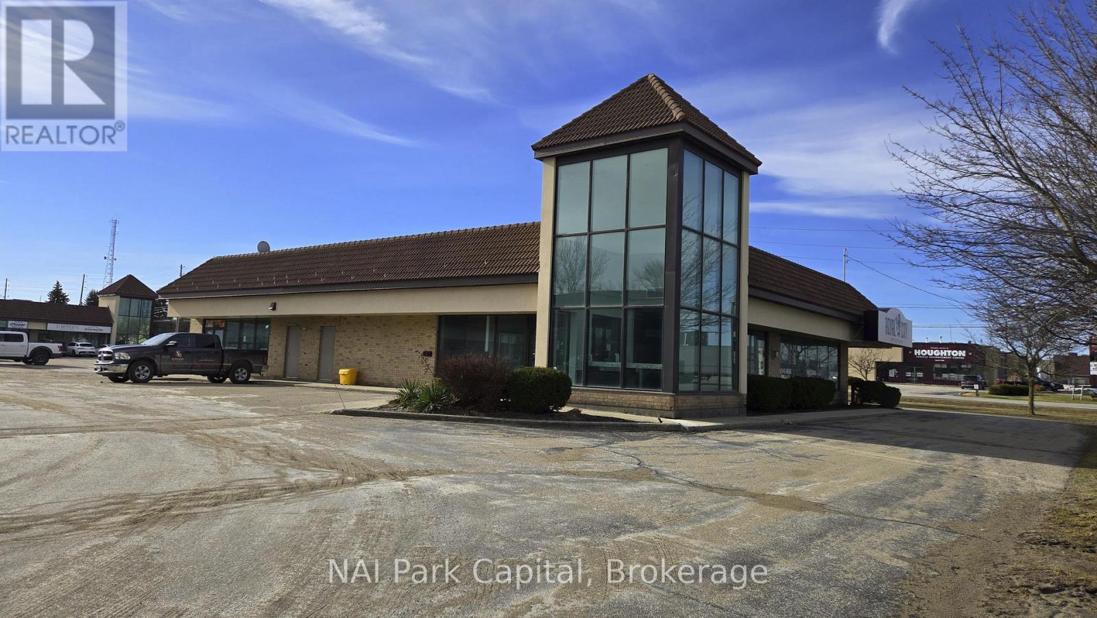 1 - 930 WOODLAWN ROAD W