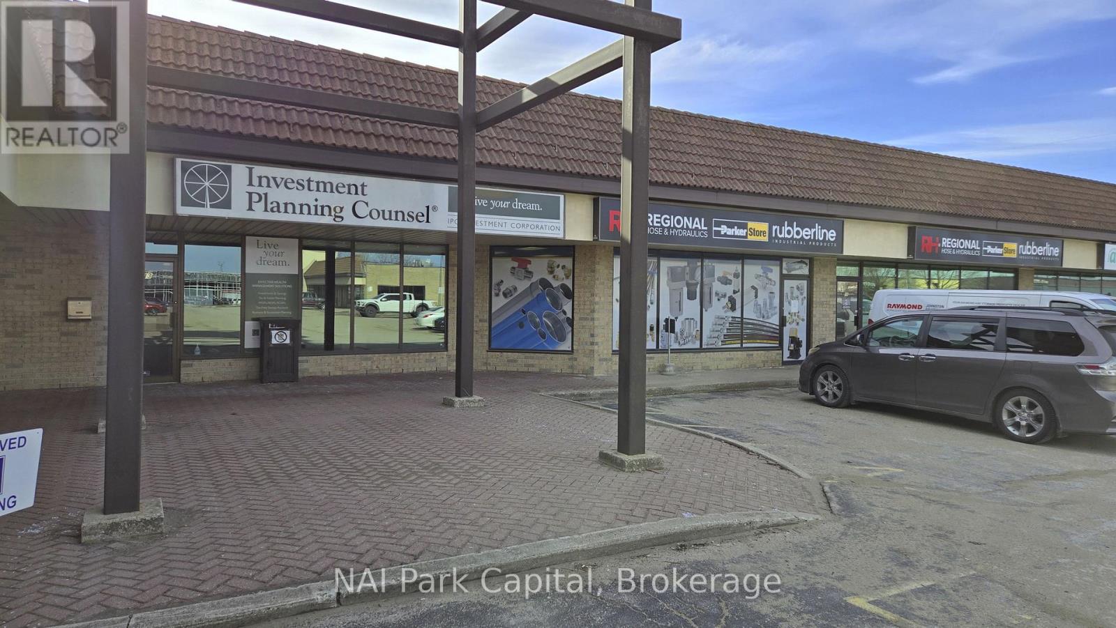 13 - 930 WOODLAWN ROAD W