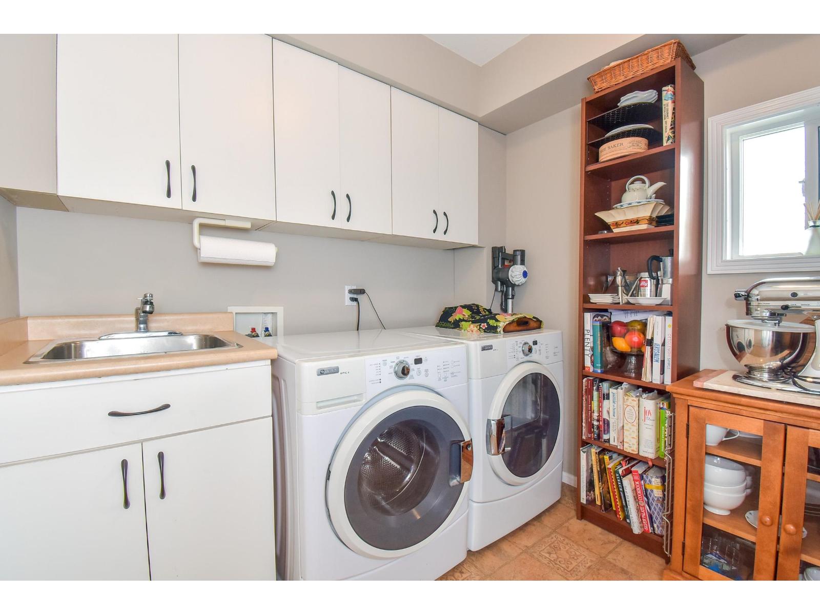 933 HABGOOD STREET, White Rock