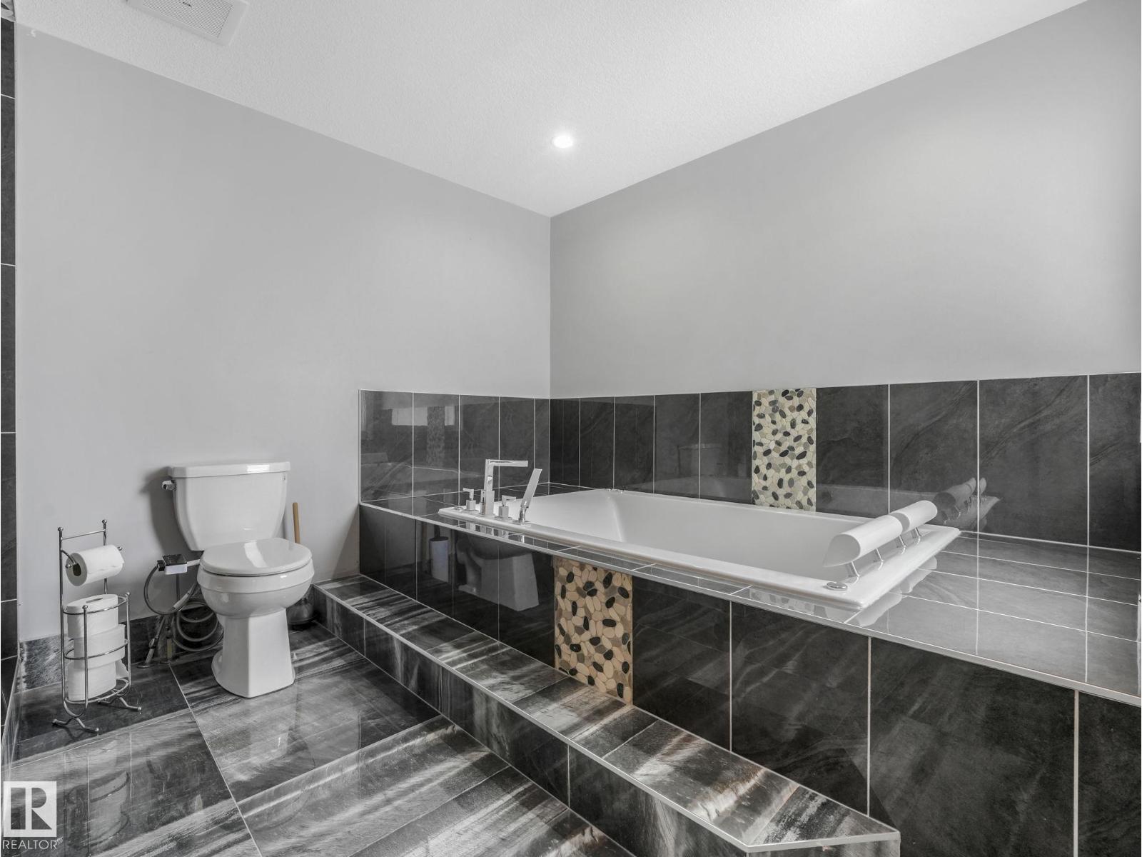1012 148 AV NW - 25
