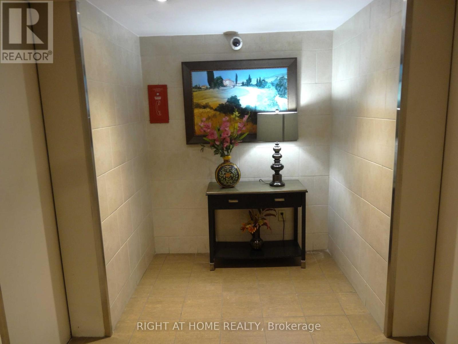 #704 80 ANTIBES DRIVE - 33