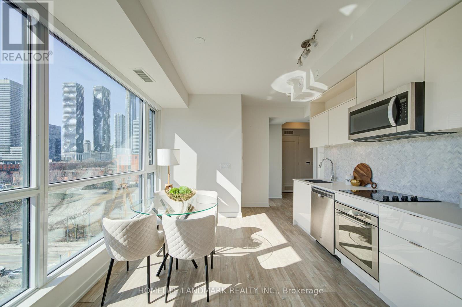 550 121 LOWER SHERBOURNE STREET - 11