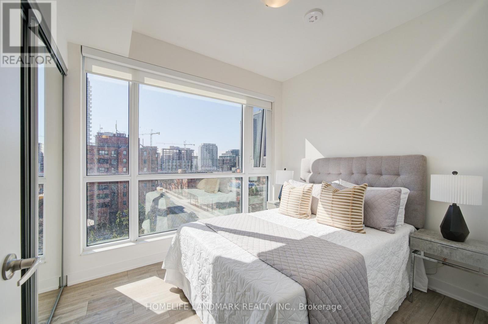 550 121 LOWER SHERBOURNE STREET - 19