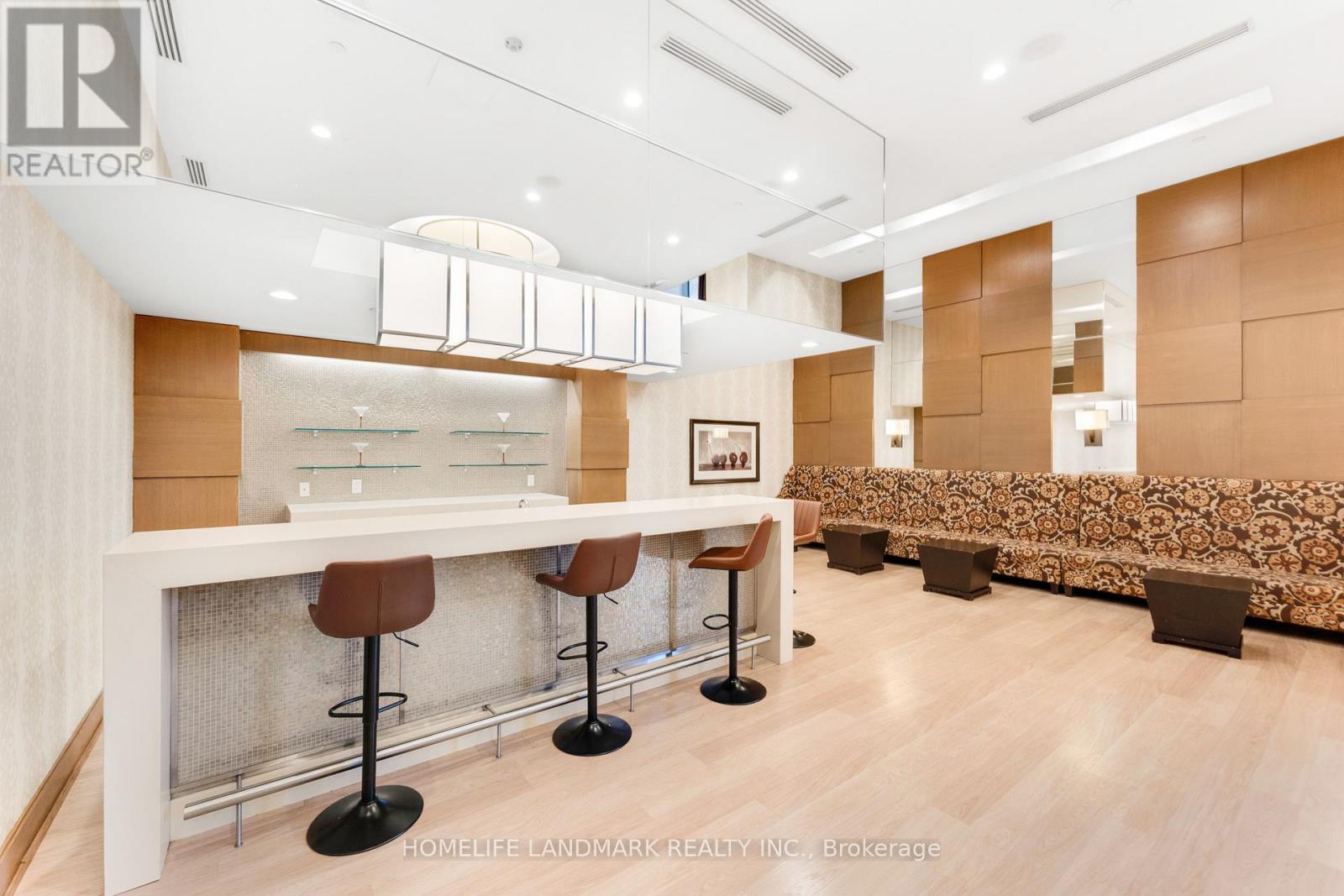 #923 100 HARRISON GARDEN BOULEVARD - 40