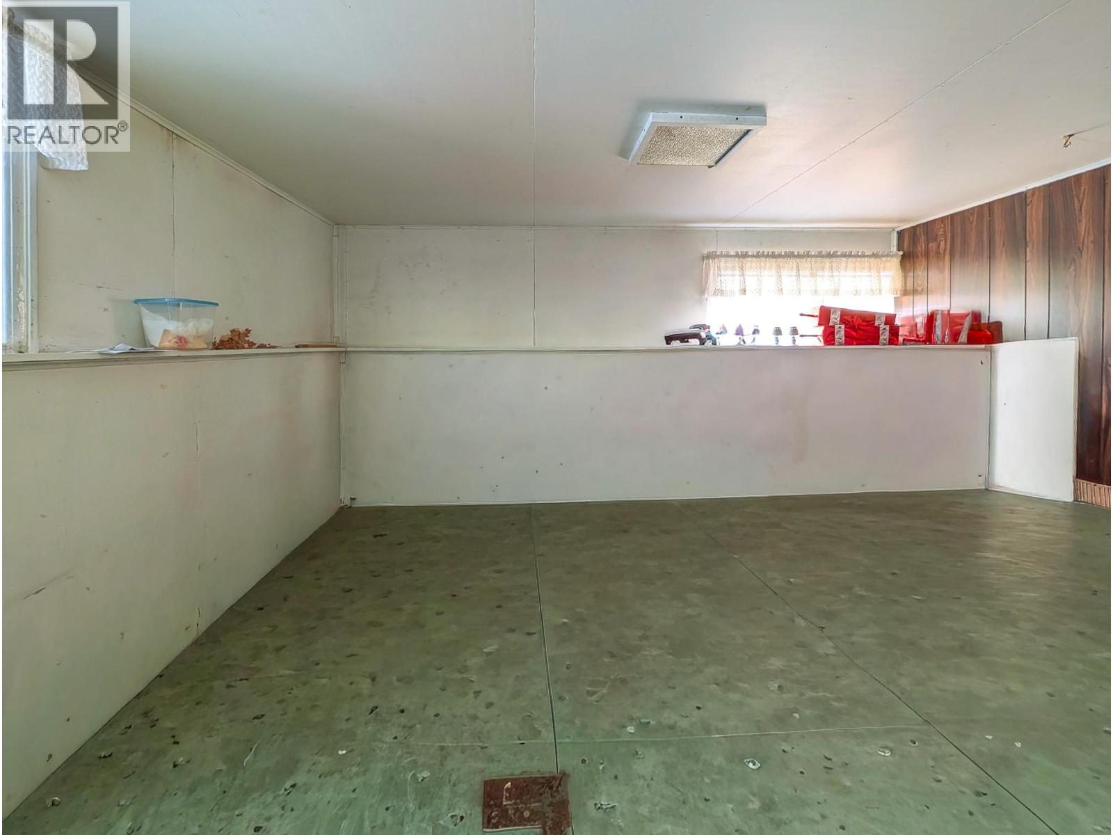 8105 SHELLEY TOWNSITE ROAD - 33