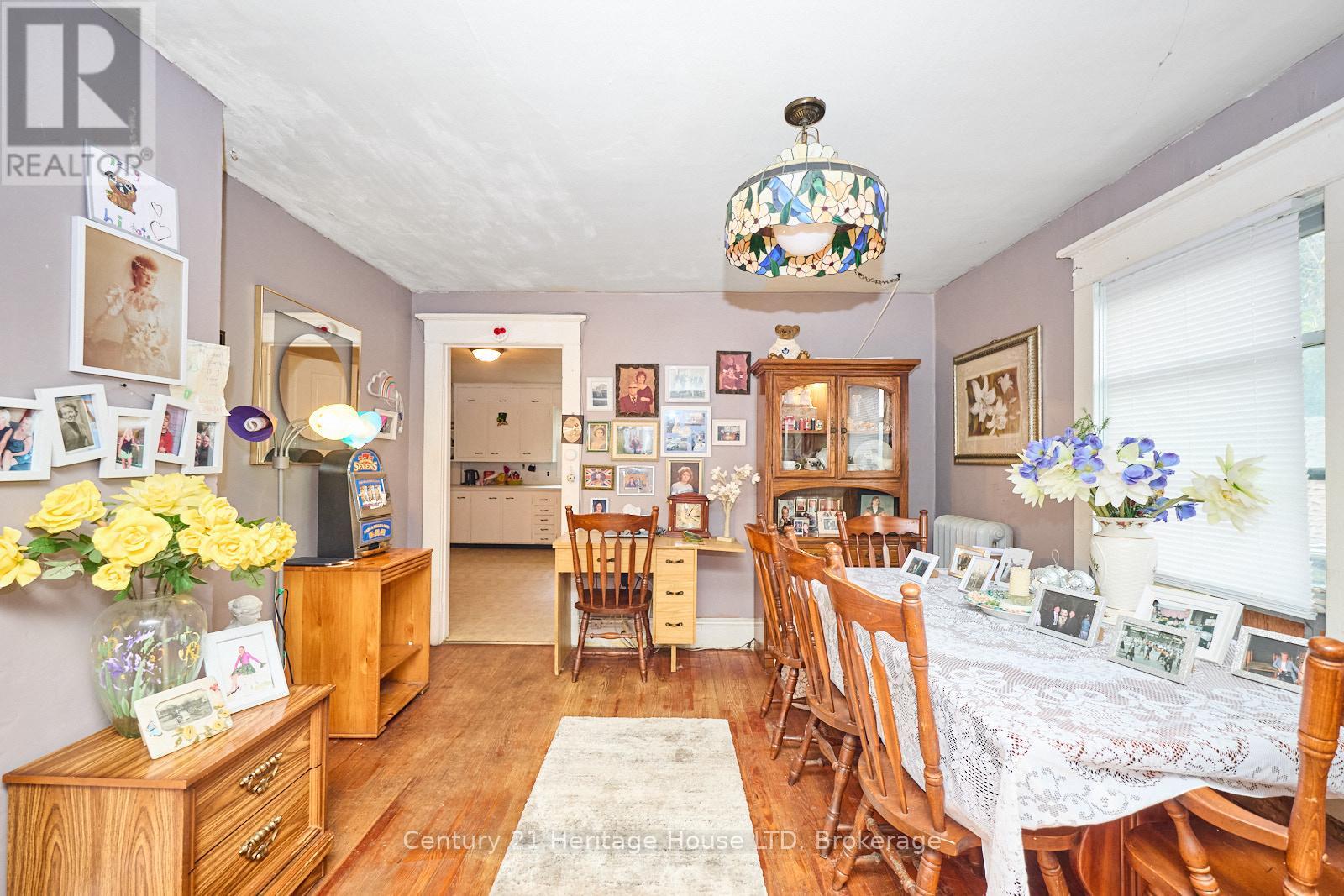 Upper level dining space