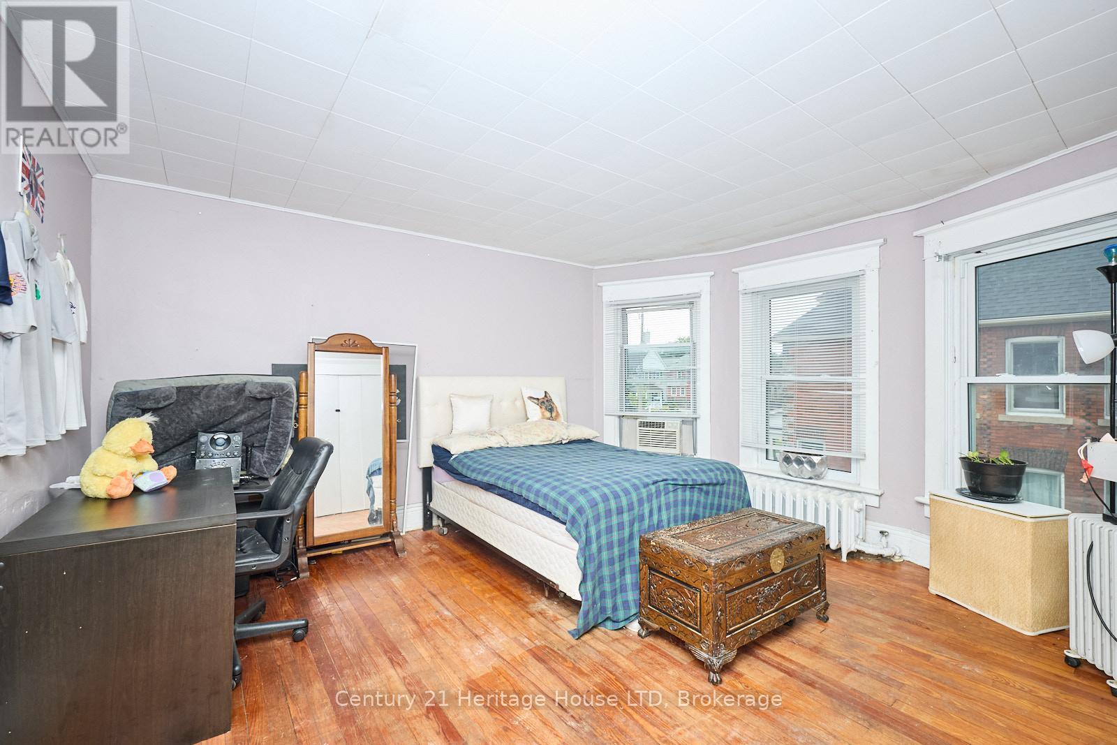 Upper primary bedroom