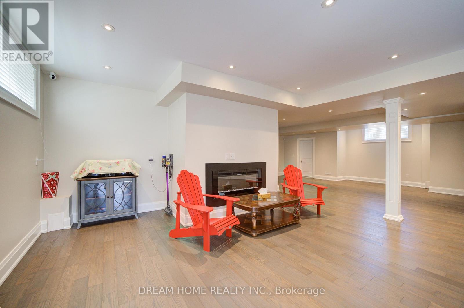 476 TENNYSON DRIVE - 42