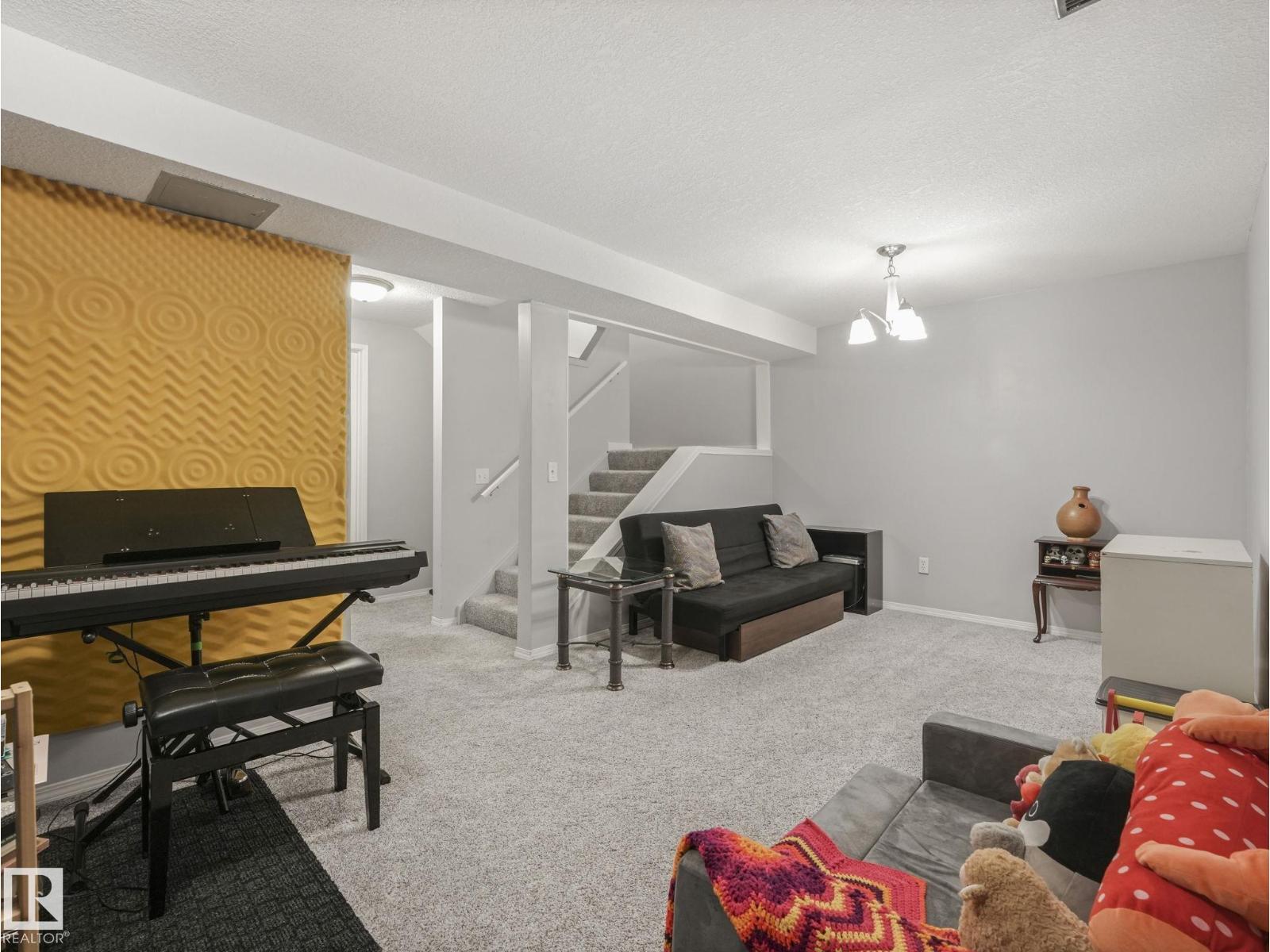 1364 LAKEWOOD RD W NW, Edmonton