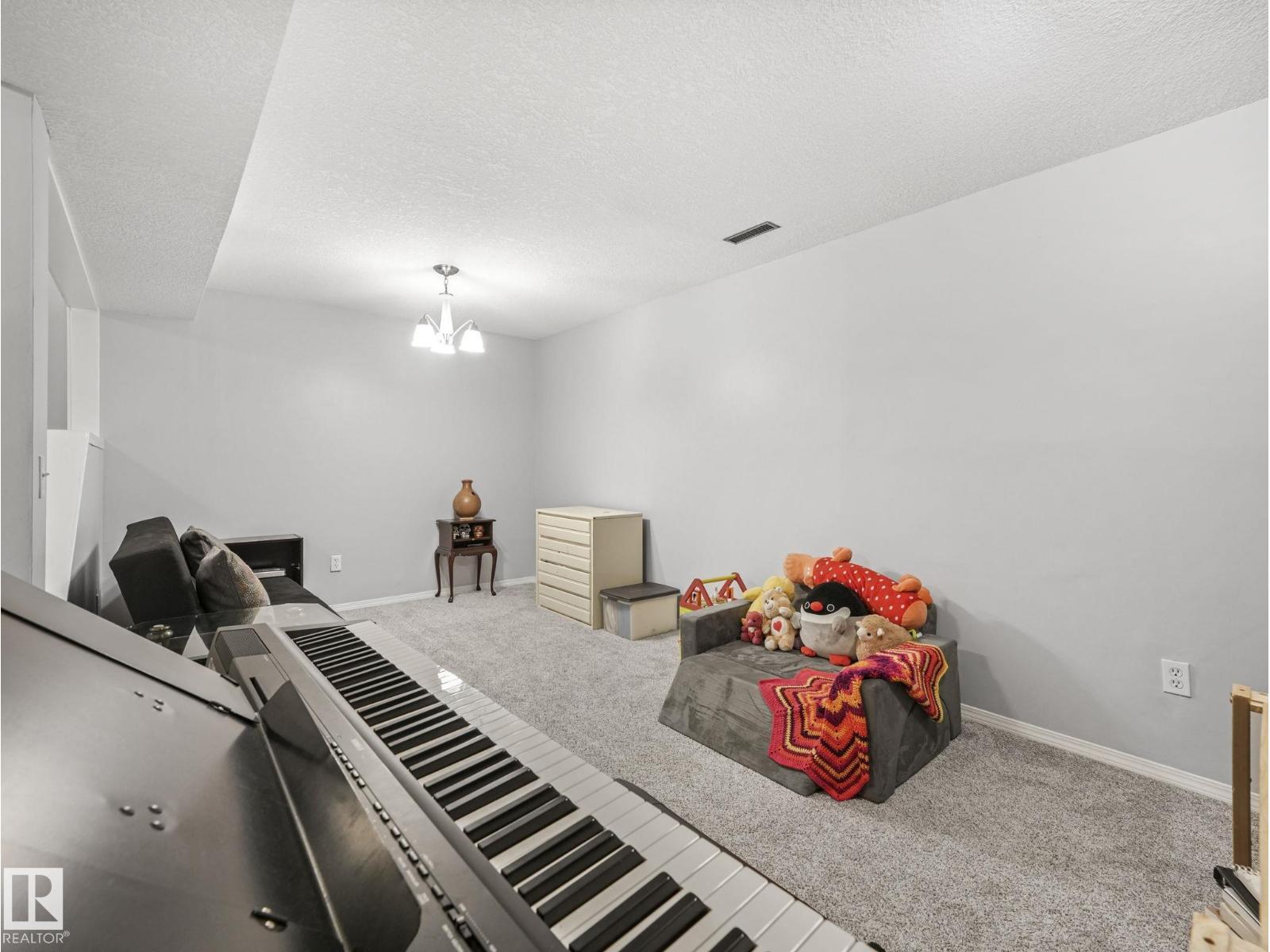 1364 LAKEWOOD RD W NW, Edmonton