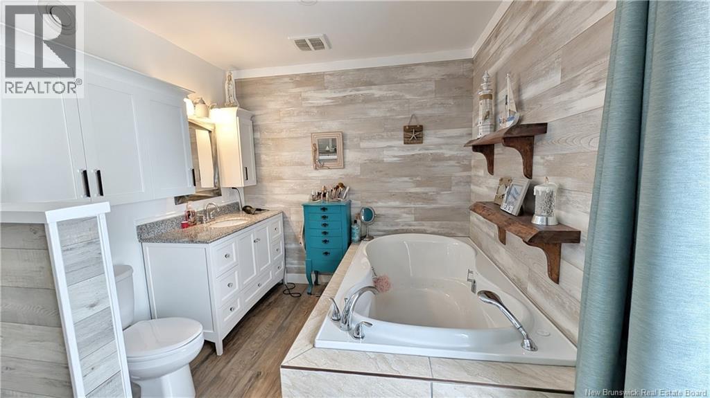 703 Rue Baspuits