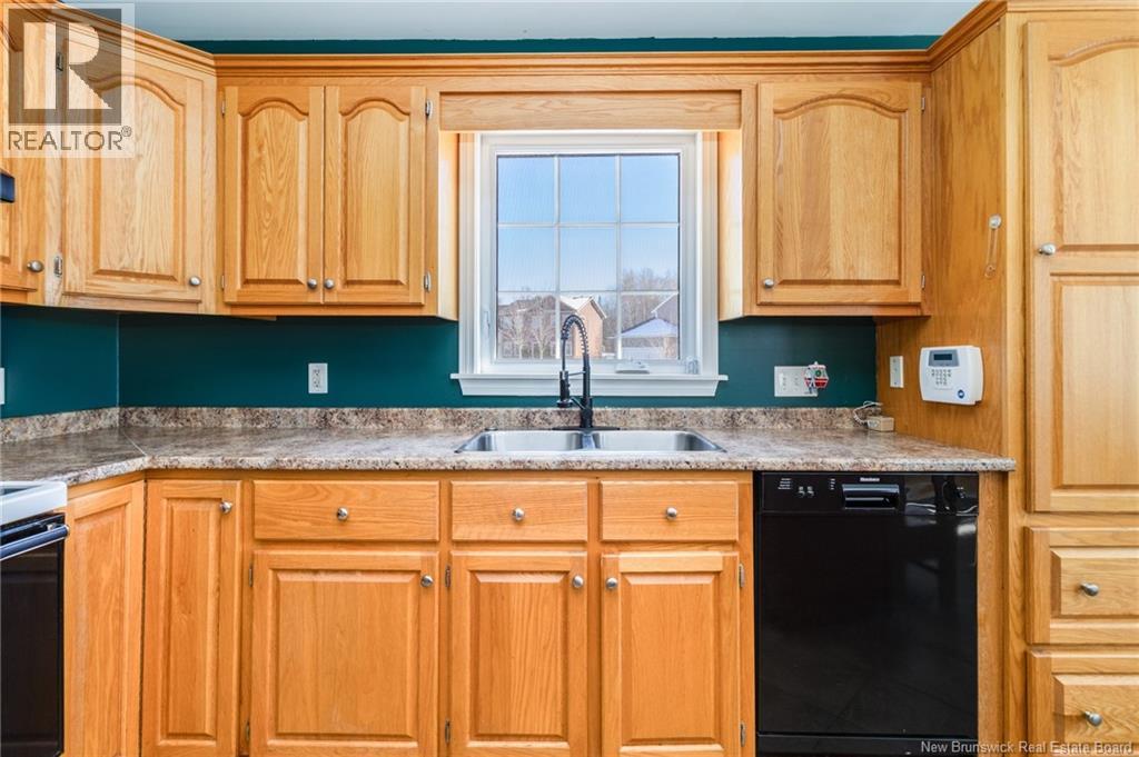 21 CARTER CRESCENT - 16