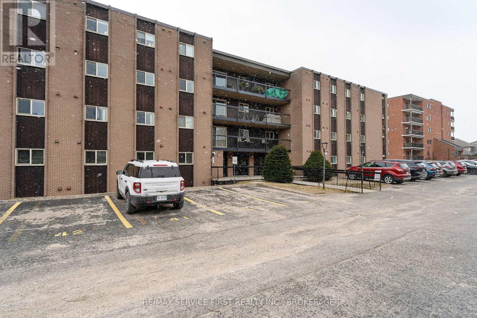 #301 610 WILLIAM STREET S - 1