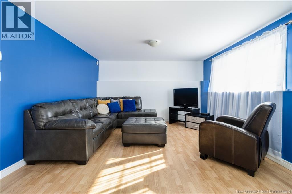 21 CARTER CRESCENT - 21