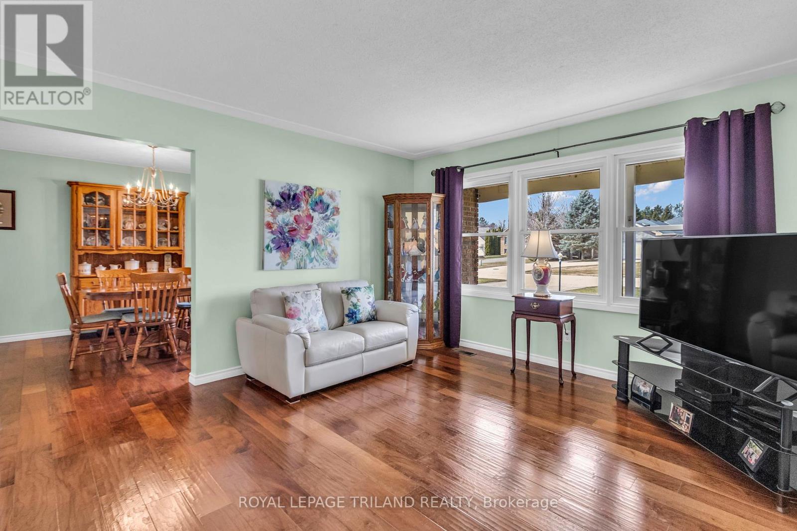 Single Family House Bungalow for Sale in  STATION STREET North Middlesex (Parkhill) 