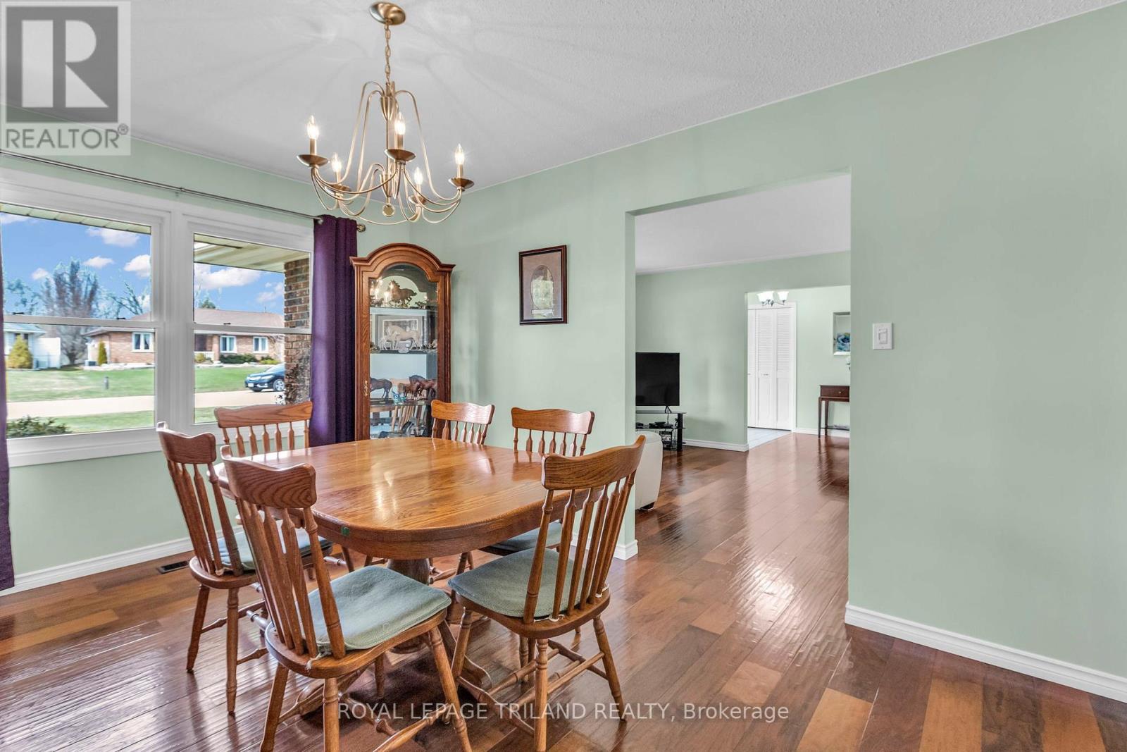 Single Family House Bungalow for Sale in  STATION STREET North Middlesex (Parkhill) 