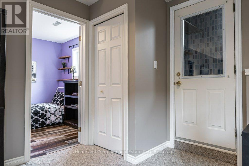 127 WALSH CRESCENT - 30