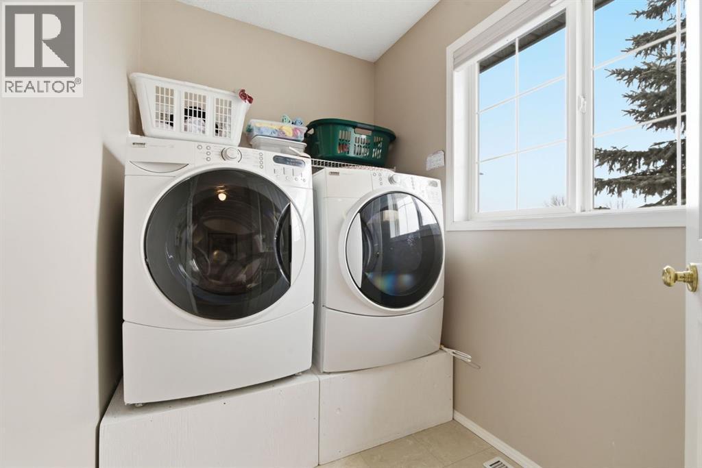 Single Family House for Sale in  Douglas Ridge Boulevard SE Douglasdale/Glen Calgary 