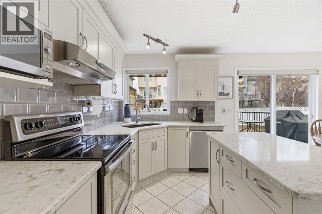 Single Family House for Sale in  Douglas Ridge Boulevard SE Douglasdale/Glen Calgary 