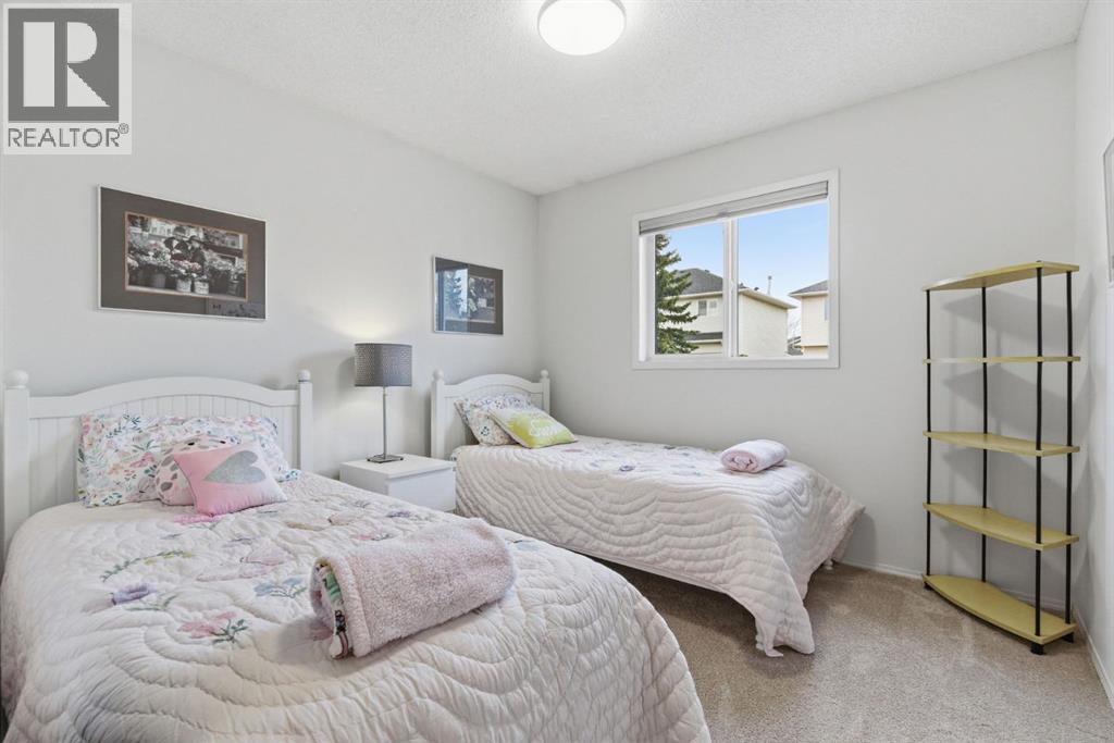 Single Family House for Sale in  Douglas Ridge Boulevard SE Douglasdale/Glen Calgary 