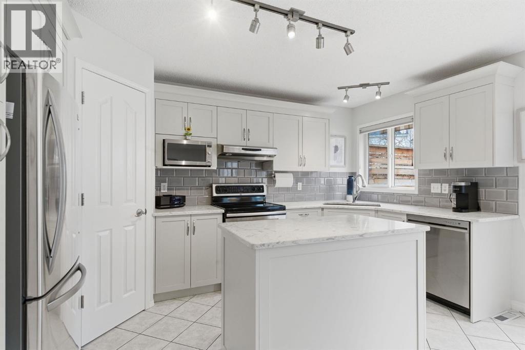 Single Family House for Sale in  Douglas Ridge Boulevard SE Douglasdale/Glen Calgary 