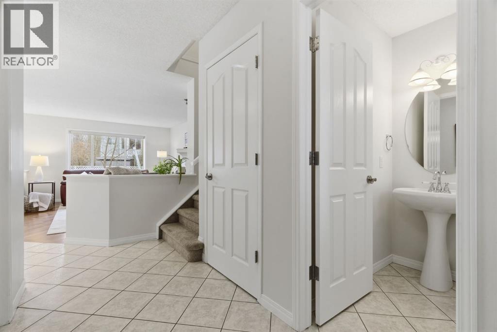 Single Family House for Sale in  Douglas Ridge Boulevard SE Douglasdale/Glen Calgary 