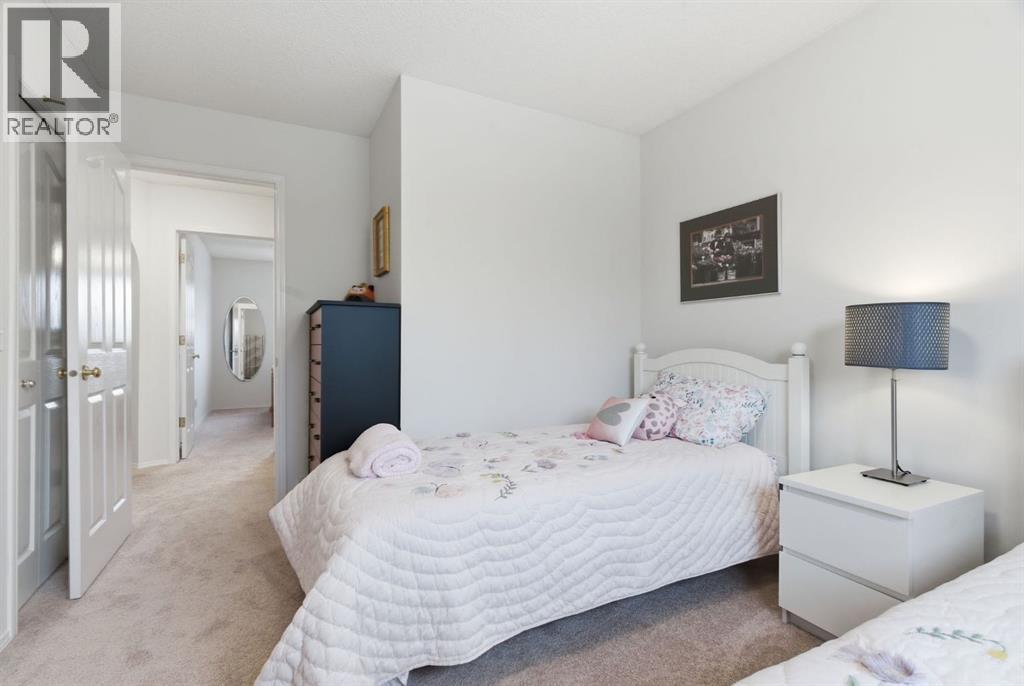 Single Family House for Sale in  Douglas Ridge Boulevard SE Douglasdale/Glen Calgary 