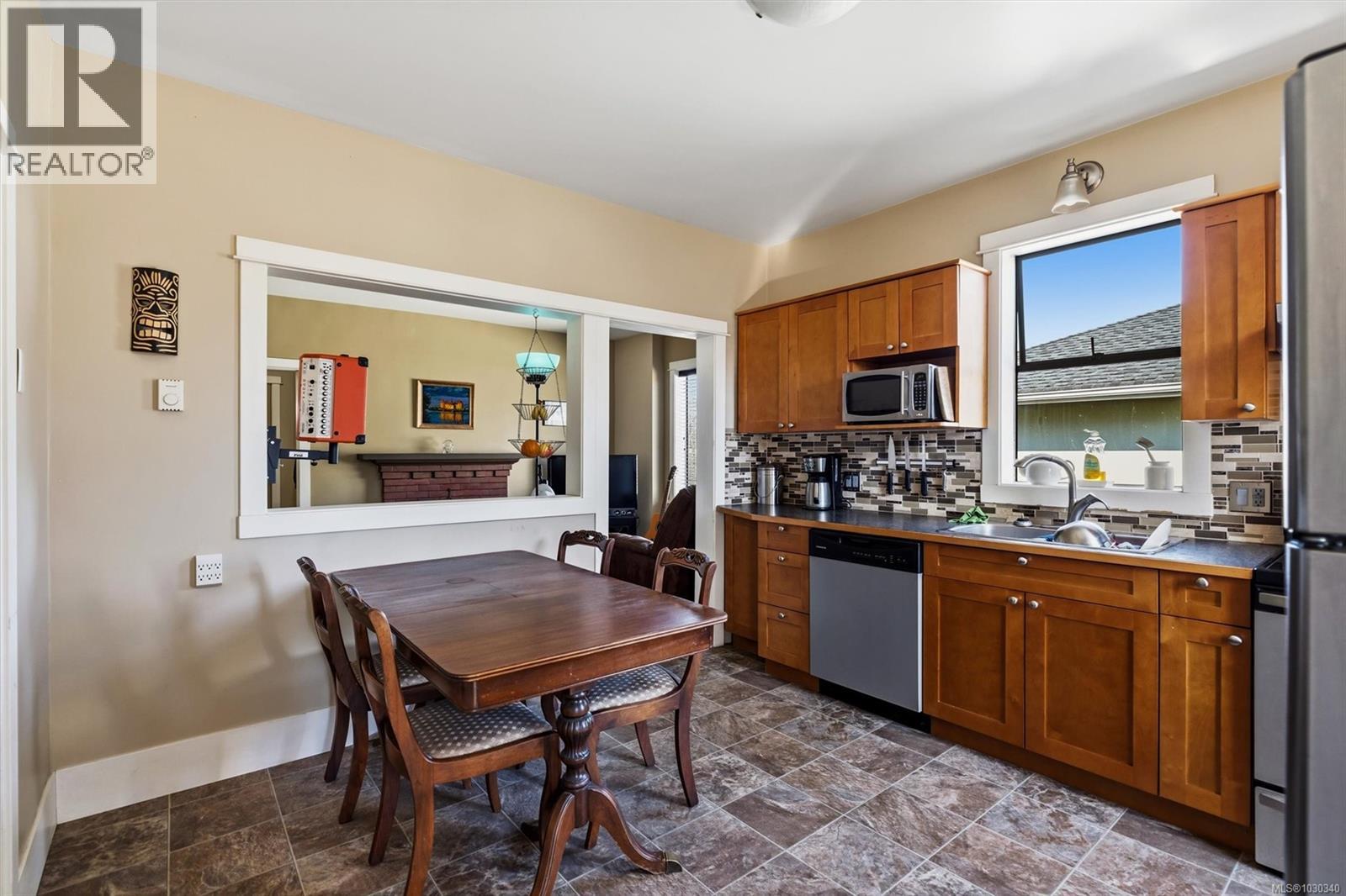 989 DUNSMUIR RD - 12